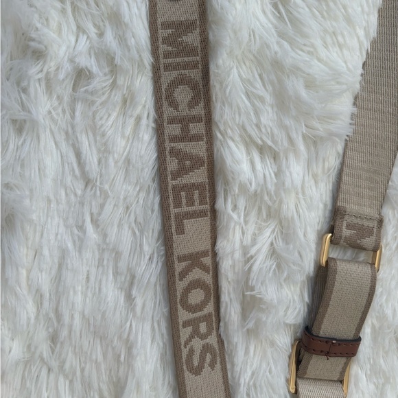 Michael Kors Crossbody - Picture 6 of 6